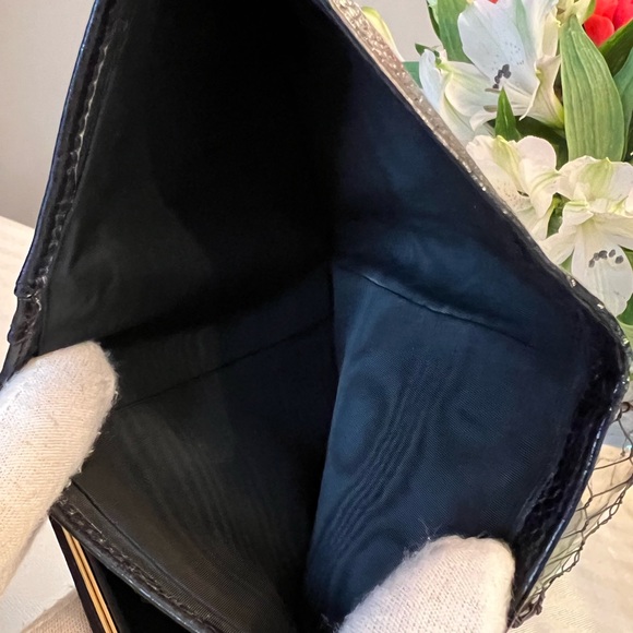 CHANEL Black Caviar Leather Kisslock Compact Wallet | RARE: MADE IN ITALY - Picture 10 of 12